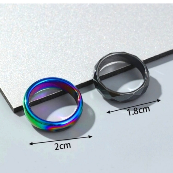 2 piece set: Holographic and Textured Rings - Picture 3 of 3